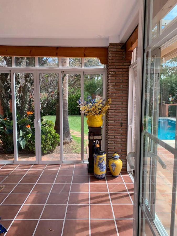 Chalet Con Piscina A 50 M De La Playa . Marbella Bagian luar foto
