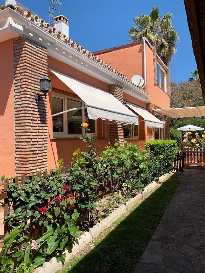 Chalet Con Piscina A 50 M De La Playa . Marbella Bagian luar foto