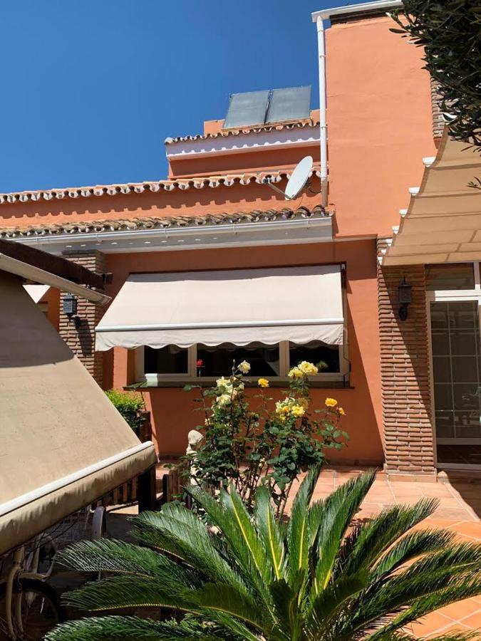 Chalet Con Piscina A 50 M De La Playa . Marbella Bagian luar foto