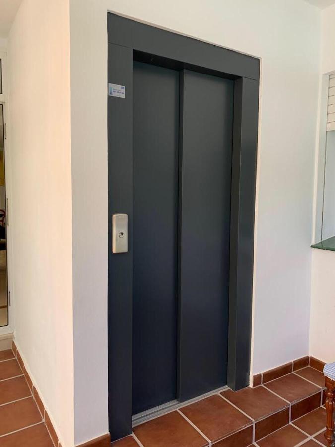 Chalet Con Piscina A 50 M De La Playa . Marbella Bagian luar foto