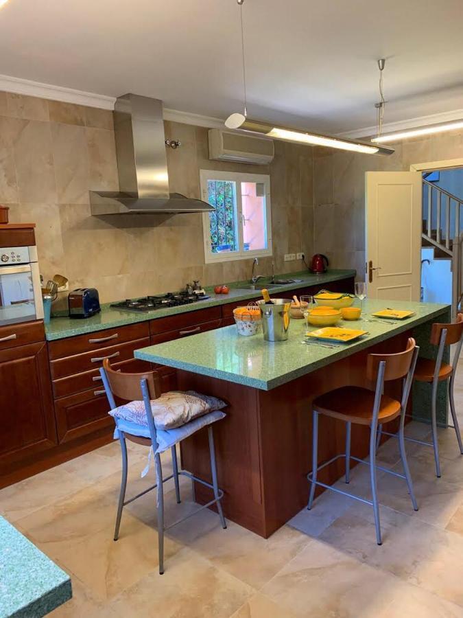 Chalet Con Piscina A 50 M De La Playa . Marbella Bagian luar foto