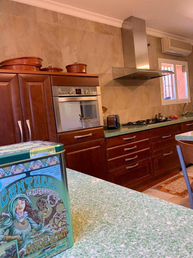 Chalet Con Piscina A 50 M De La Playa . Marbella Bagian luar foto